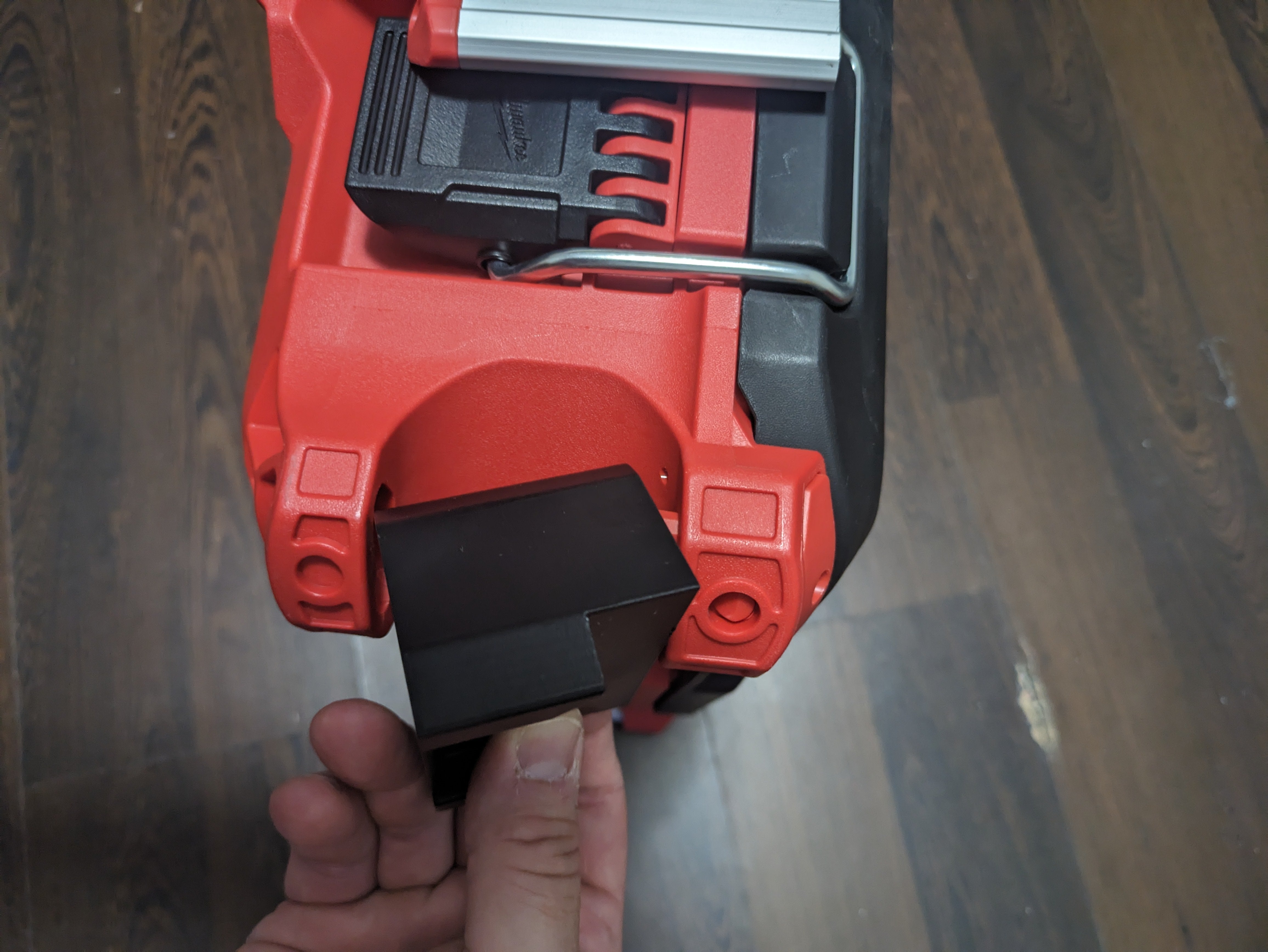 Instalation 2a) tilt side mount into postion with the two prongs fitting inside